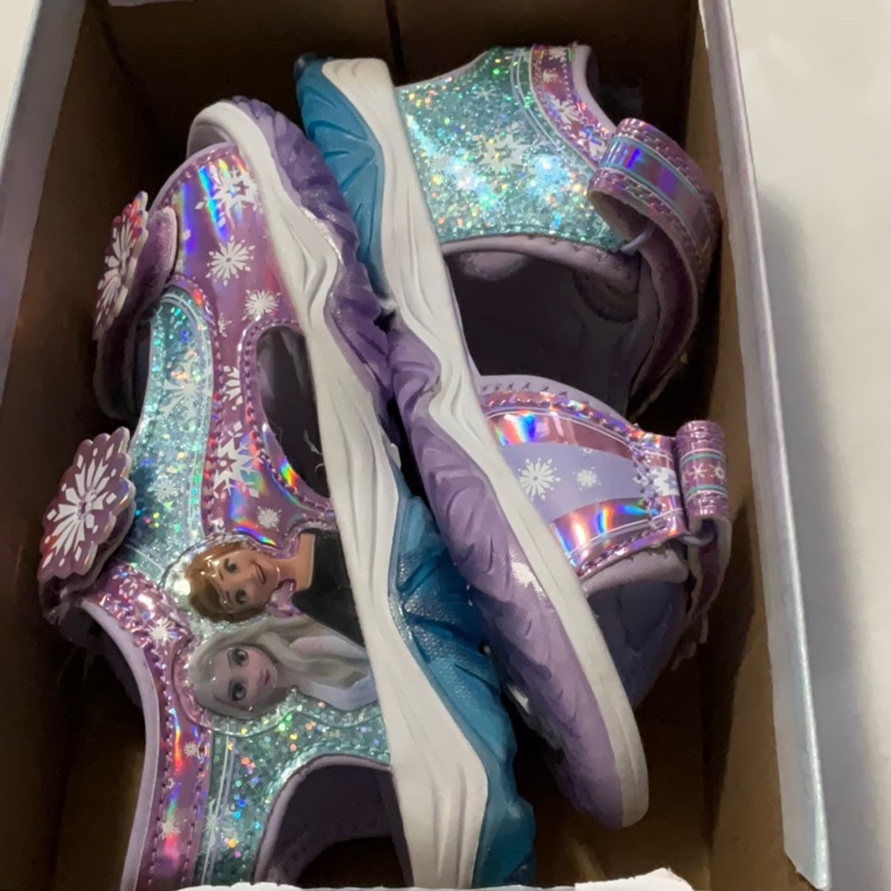 Disney Frozen Anna and Elsa Toddler Light up Sandals - Picture 7 of 8
